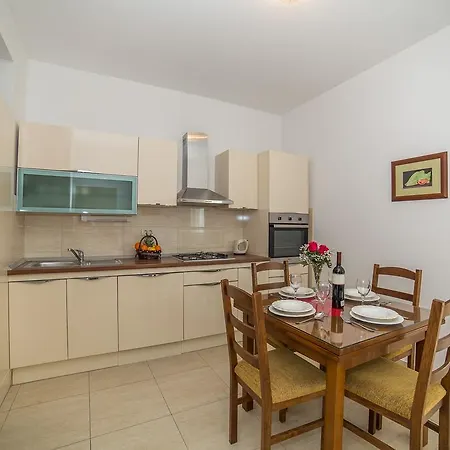 Milan Appartement Makarska